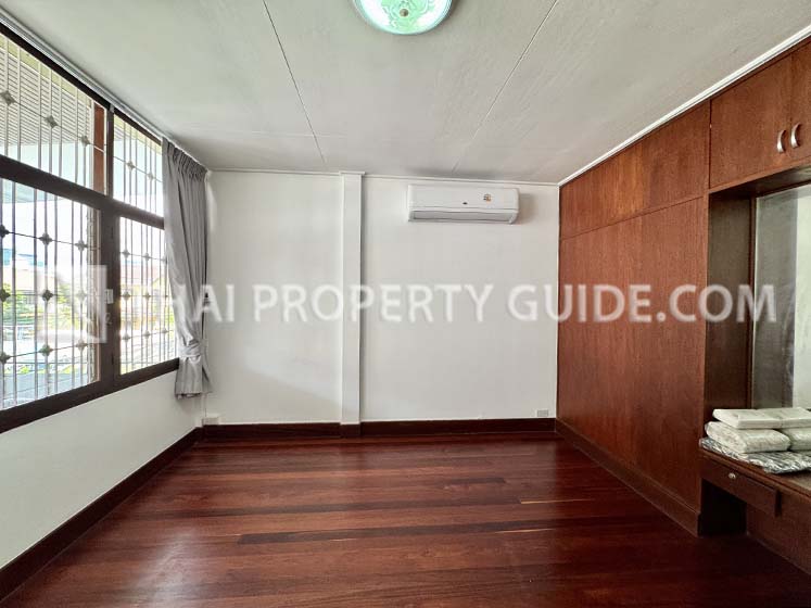 House with Private Pool in Phaholyothin 